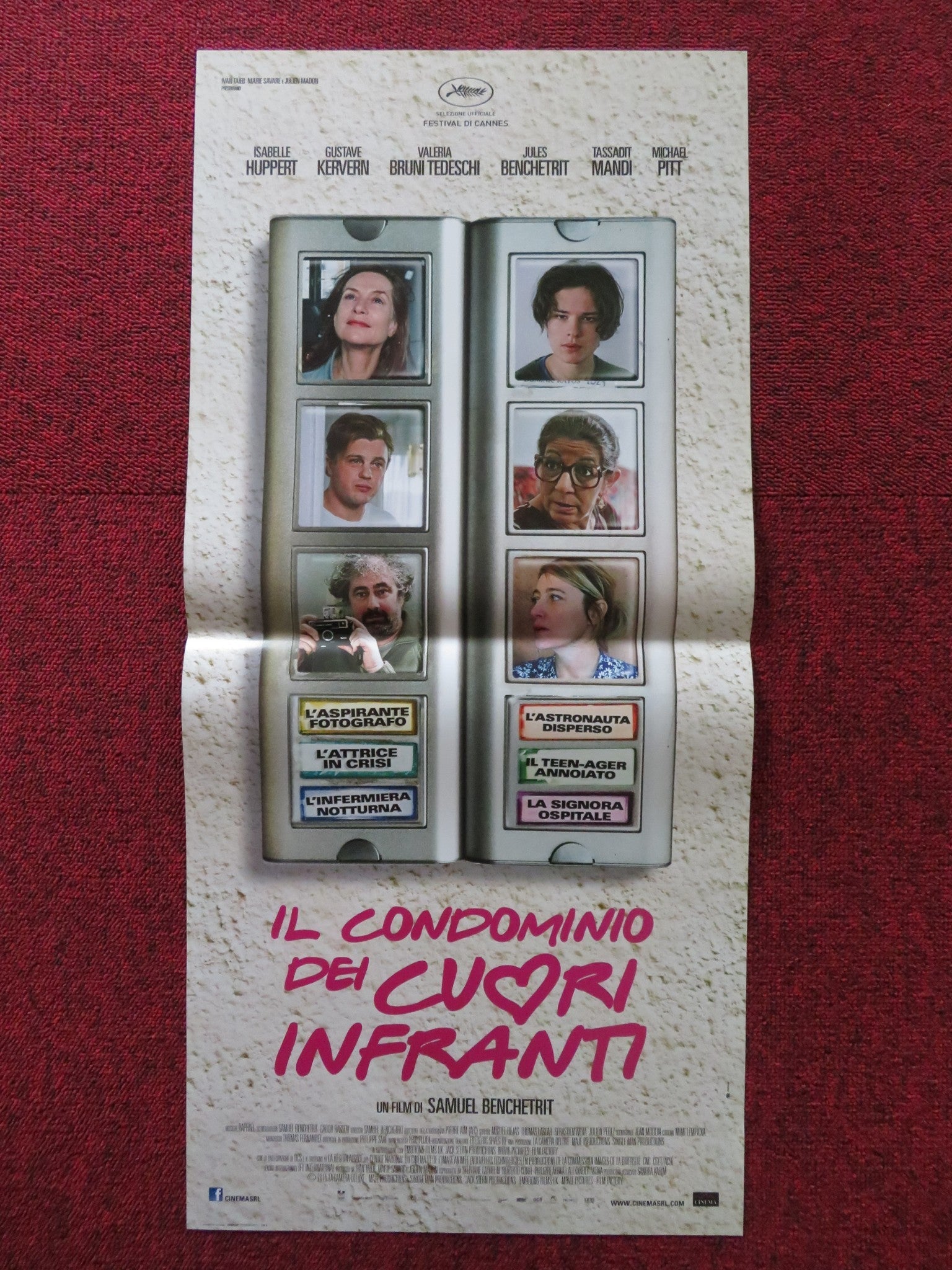 IL CONDOMINIO DEI CUORI INFRANTI ITALIAN LOCANDINA POSTER ISABELLE HUPPERT 2015 Rendezvous Cinema Movie posters