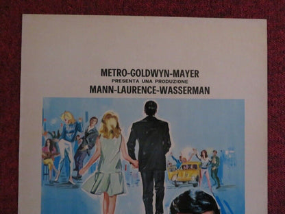 IL MONDO E' PIENO DI PAPA' ITALIAN LOCANDINA (27.5"x13") POSTER S DEE 1968 Movie posters