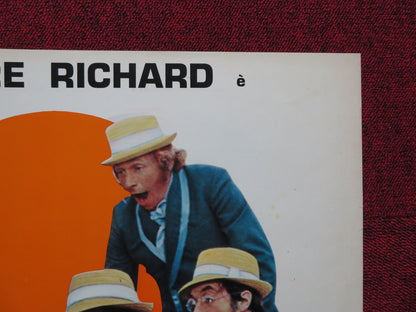 ALTO, BIONDA, E...CON SEI MATTI INTORNO ITALIAN FOGLIO POSTER P. RICHARD 1972 - Rendezvous Cinema