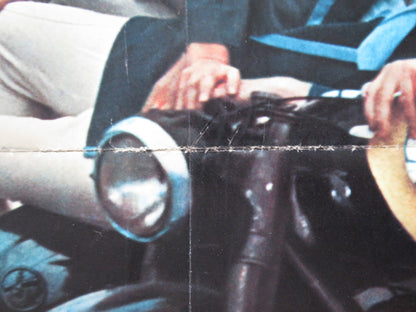 ALTO, BIONDA, E...CON SEI MATTI INTORNO ITALIAN FOGLIO POSTER P. RICHARD 1972 - Rendezvous Cinema