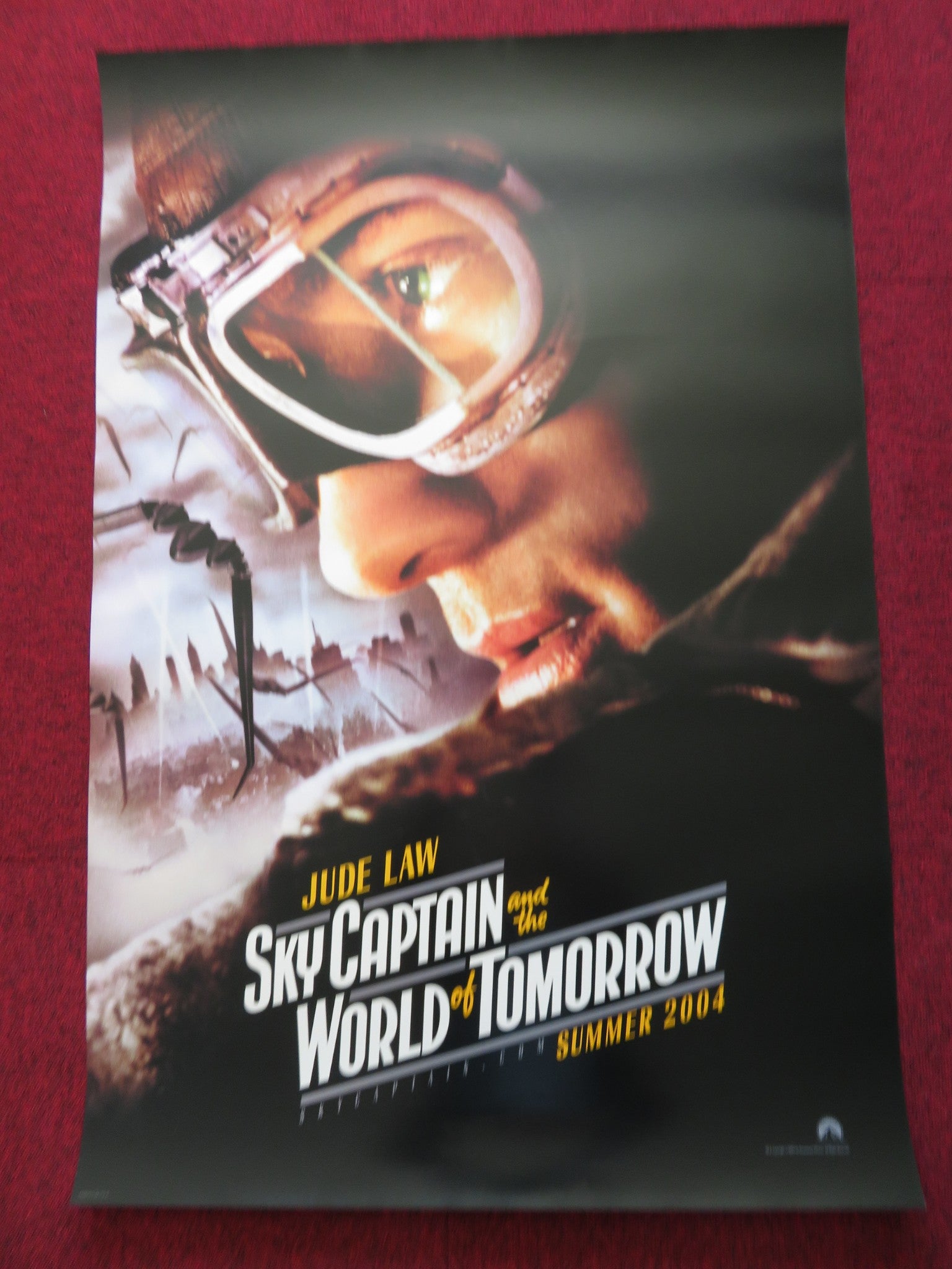 SKY CAPTAIN AND THE WORLD OF TOMORROW US ONE SHEET ROLLED POSTER JUDE LAW 2004 - Rendezvous Cinema