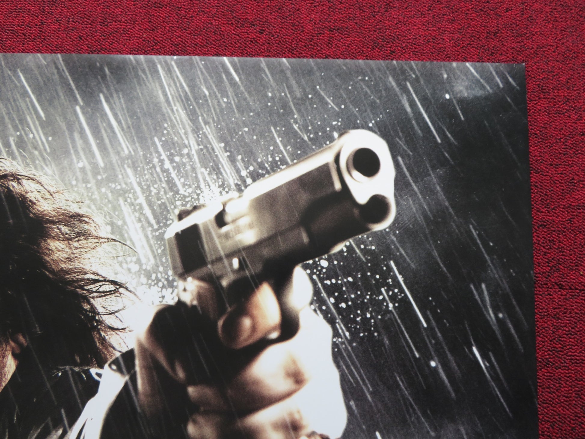 SIN CITY - B US ONE SHEET ROLLED POSTER BENICIO DEL TORO 2004 - Rendezvous Cinema