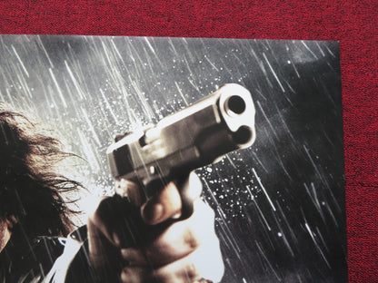 SIN CITY - B US ONE SHEET ROLLED POSTER BENICIO DEL TORO 2004 - Rendezvous Cinema