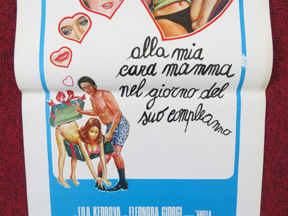ALLA MIA CARA MAMMA NEL GIORNO DEL SUO COMPLEANNO ITALIAN LOCANDINA POSTER 1974 - Rendezvous Cinema