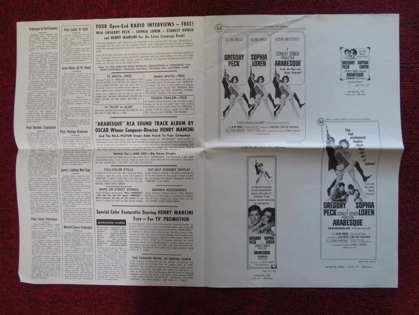 ARABESQUE - FOLDED PRESSBOOK UNCUT UNIVERSAL GREGORY PECK SOPHIA LOREN 1966 - Rendezvous Cinema