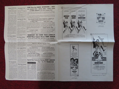 ARABESQUE - FOLDED PRESSBOOK UNCUT UNIVERSAL GREGORY PECK SOPHIA LOREN 1966 - Rendezvous Cinema