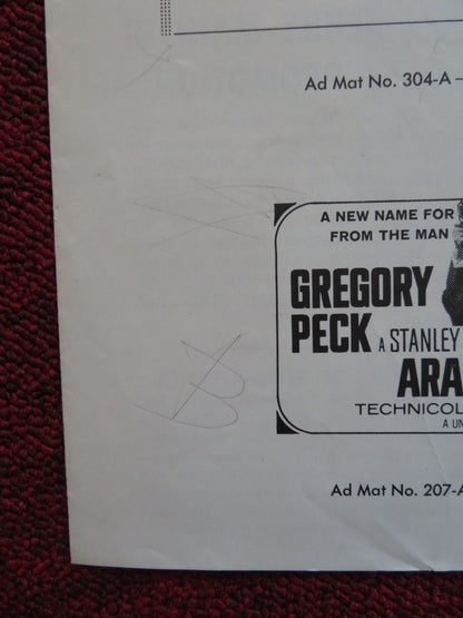 ARABESQUE - FOLDED PRESSBOOK UNCUT UNIVERSAL GREGORY PECK SOPHIA LOREN 1966 - Rendezvous Cinema