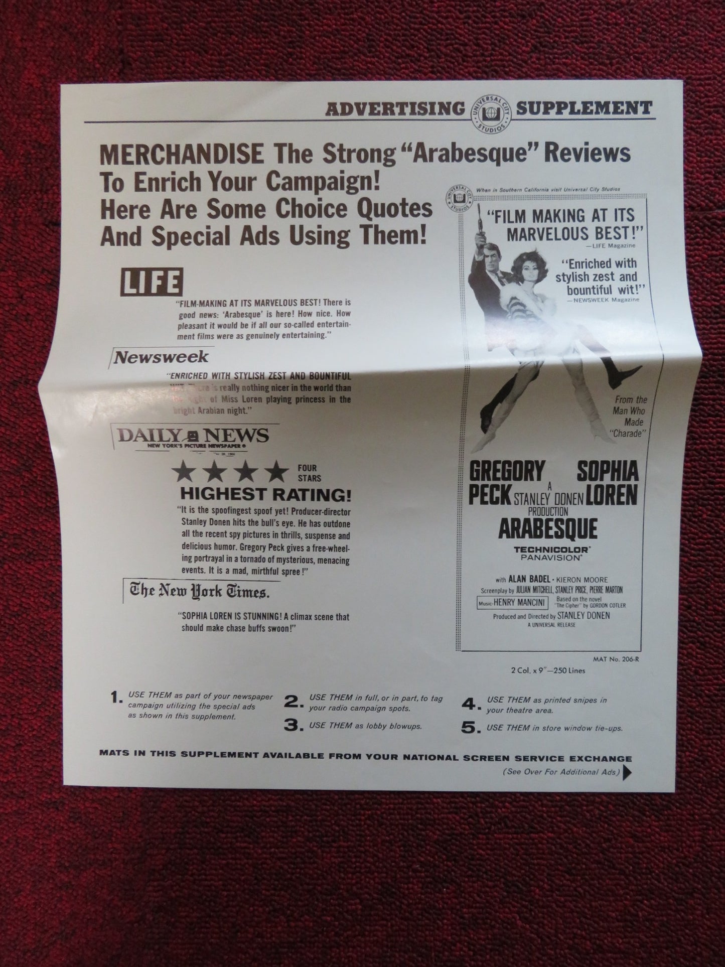 ARABESQUE - FOLDED PRESSBOOK UNCUT UNIVERSAL GREGORY PECK SOPHIA LOREN 1966 - Rendezvous Cinema