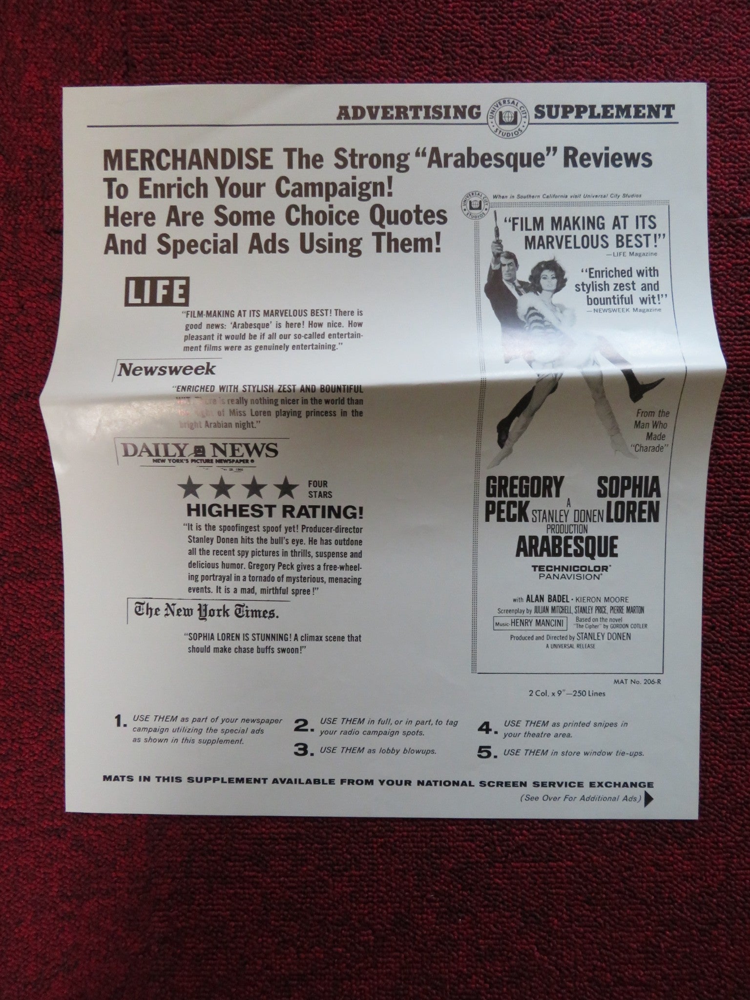ARABESQUE - FOLDED PRESSBOOK UNCUT UNIVERSAL GREGORY PECK SOPHIA LOREN 1966 - Rendezvous Cinema
