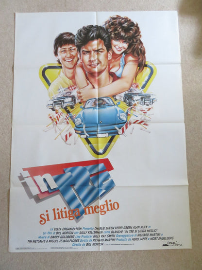 IN TRE SI LITIGA MEGLIO ITALIAN 2 FOGLIO POSTER CHARLIE SHEEN KERRI GREEN 1987 Rendezvous Cinema Movie posters