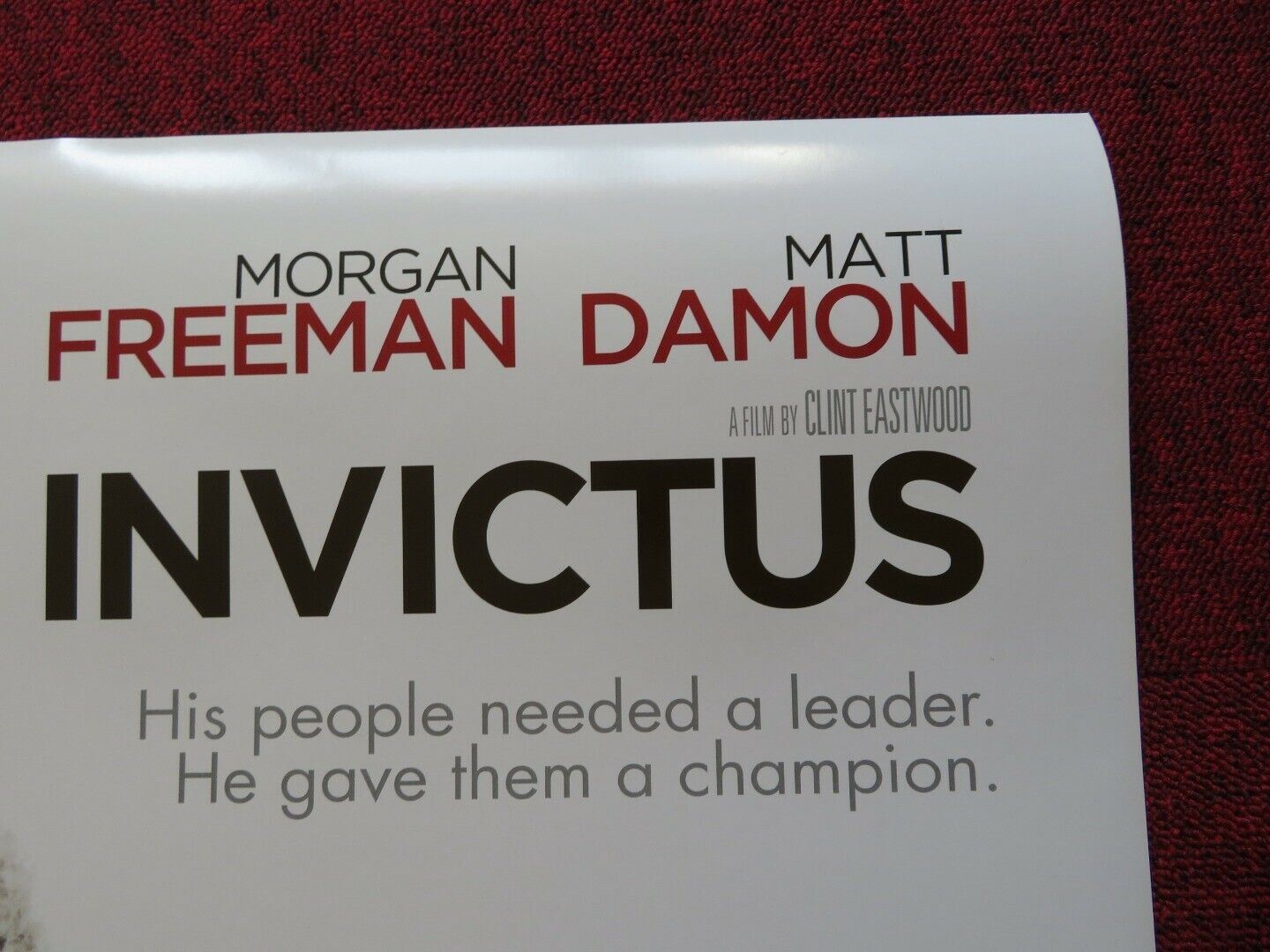 INVICTUS US ONE SHEET ROLLED POSTER MATT DAMON MORGAN FREEMAN 2009 - Rendezvous Cinema