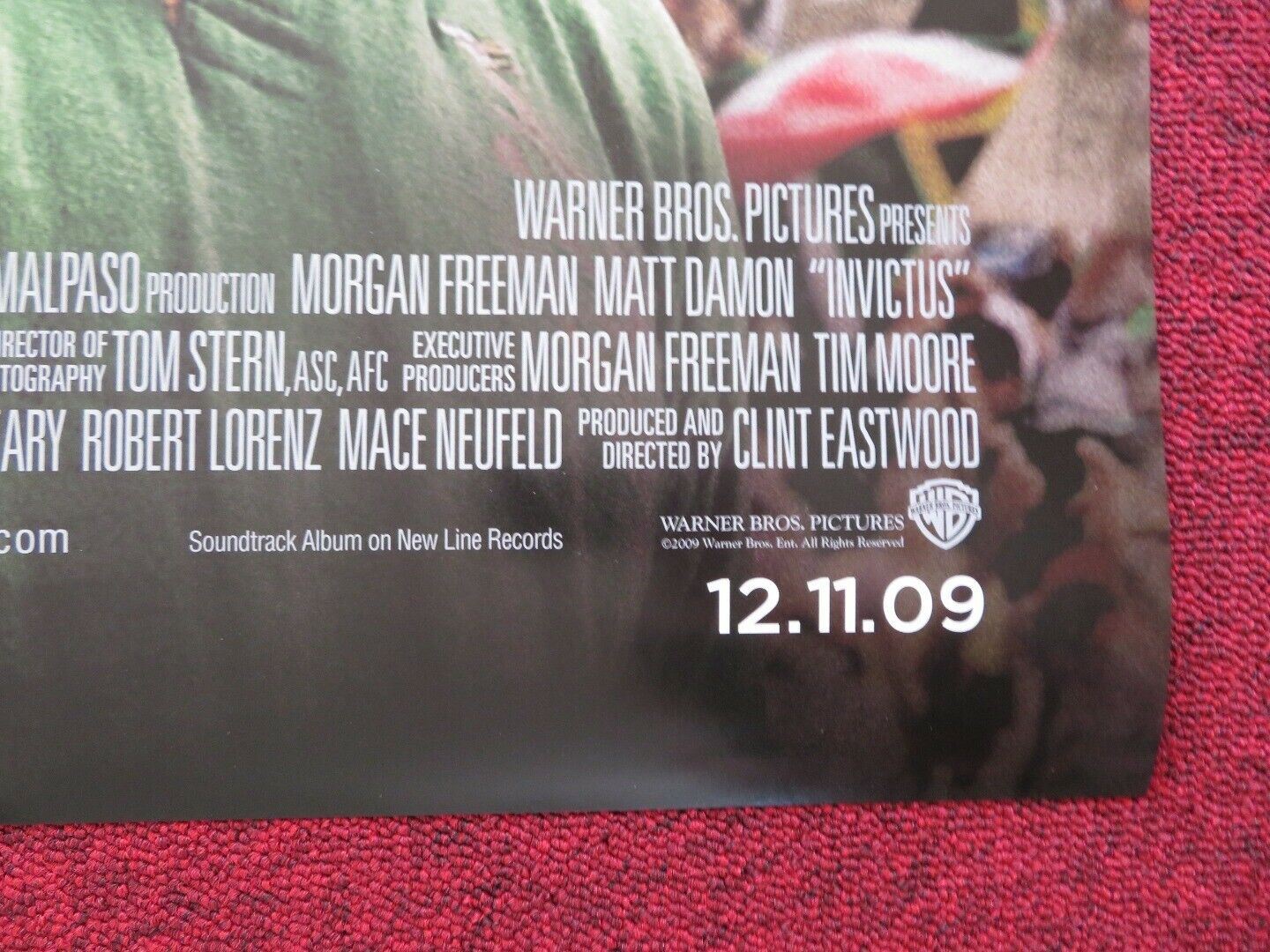 INVICTUS US ONE SHEET ROLLED POSTER MATT DAMON MORGAN FREEMAN 2009 - Rendezvous Cinema