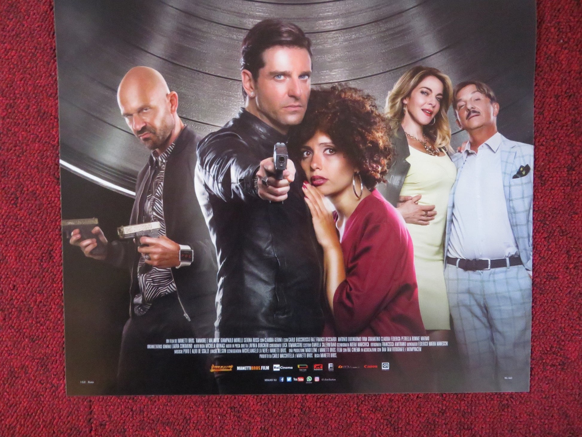 LOVE AND BULLETS ITALIAN LOCANDINA POSTER CLAUDIA GERINI CARLO BUCCIROSSO 2017 Rendezvous Cinema Movie posters