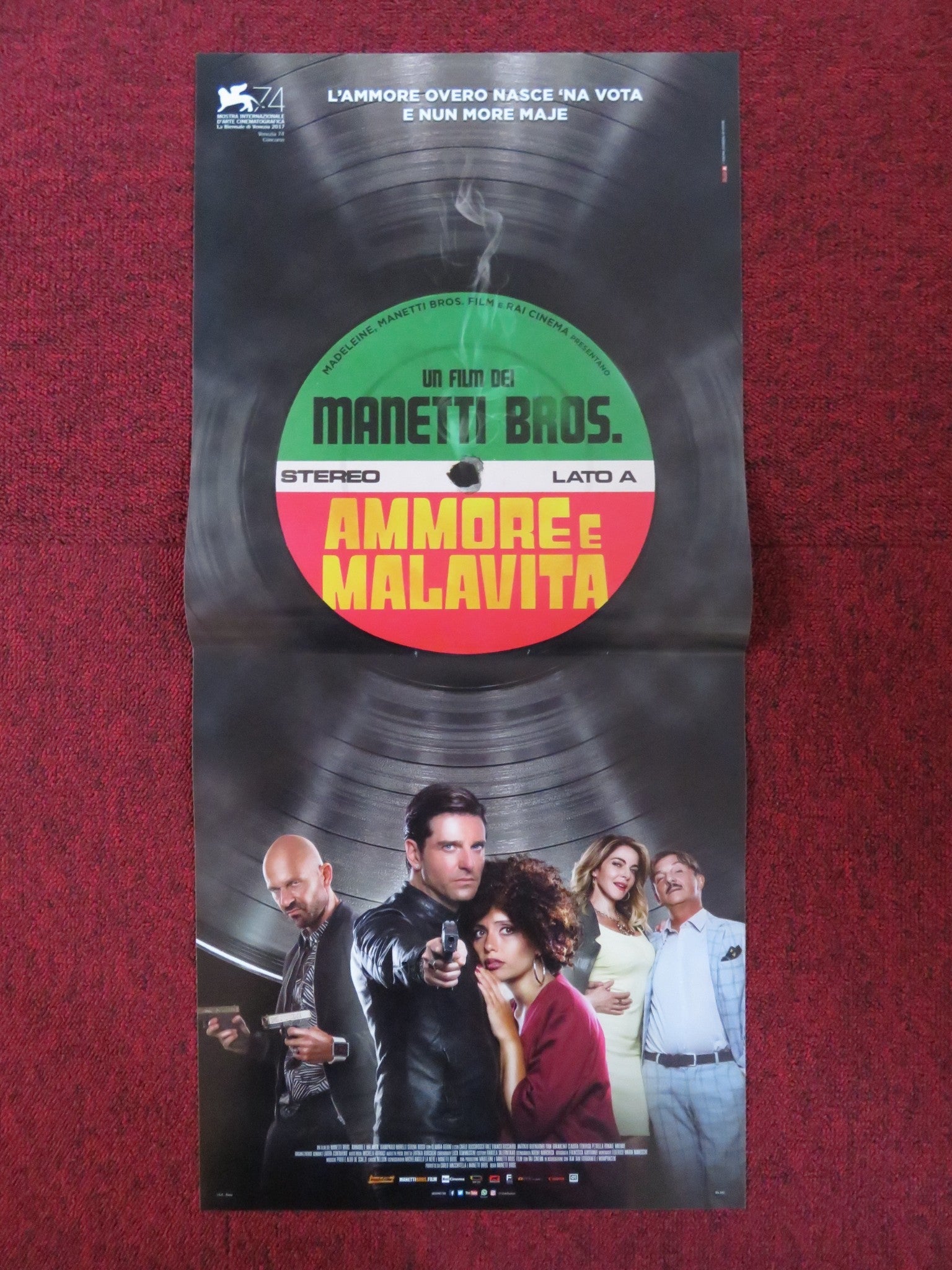 LOVE AND BULLETS ITALIAN LOCANDINA POSTER CLAUDIA GERINI CARLO BUCCIROSSO 2017 Rendezvous Cinema Movie posters