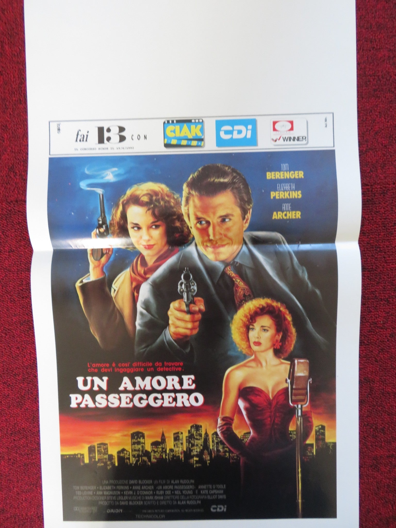 LOVE AT LARGE ITALIAN LOCANDINA POSTER TOM BERENGER ELIZABETH PERKINS 1990 Rendezvous Cinema Movie posters