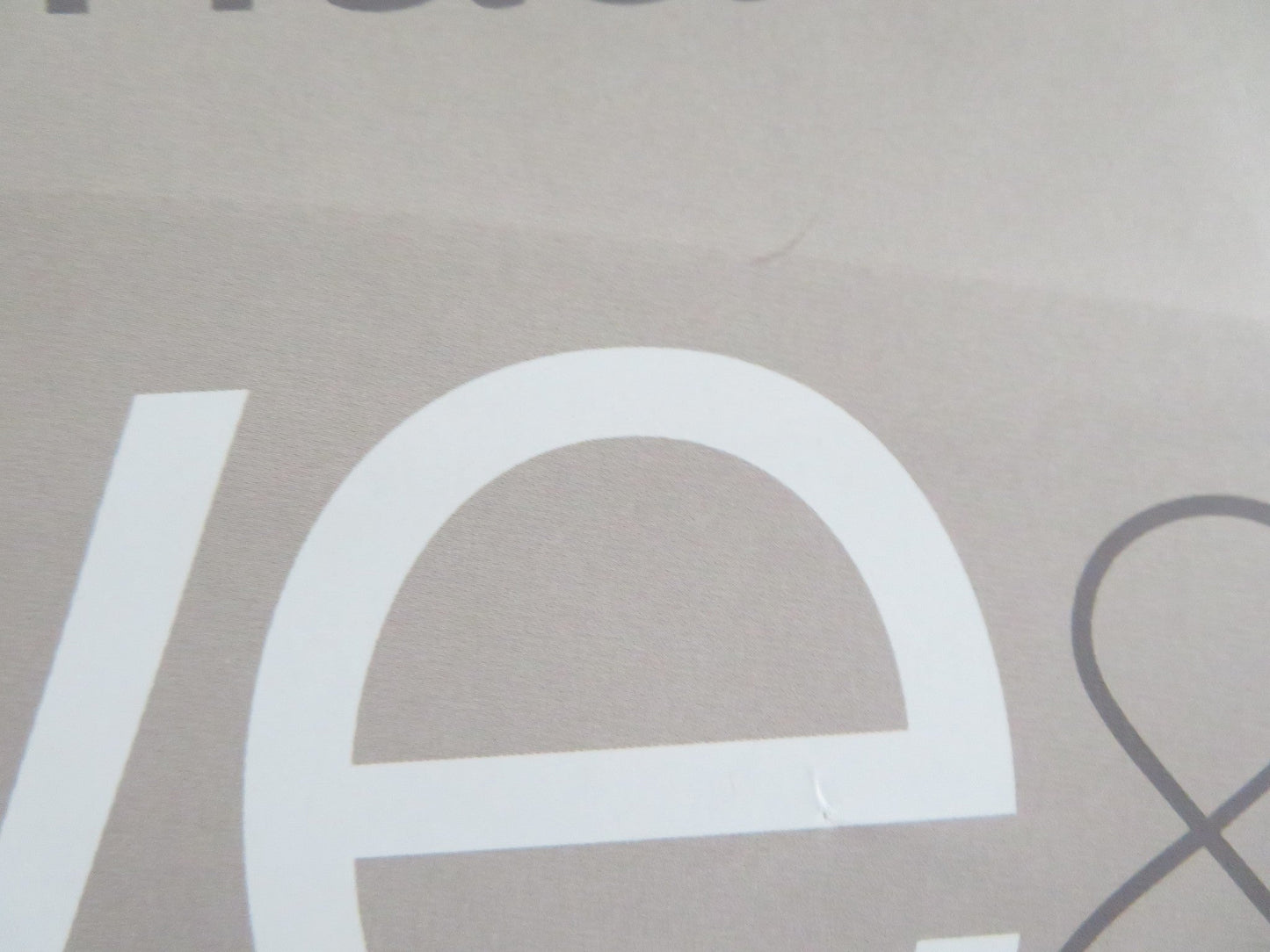 LOVE & OTHER DRUGS - A US ONE SHEET ROLLED POSTER J. GYLLENHAAL A. HATHAWAY 2010 Rendezvous Cinema Movie posters