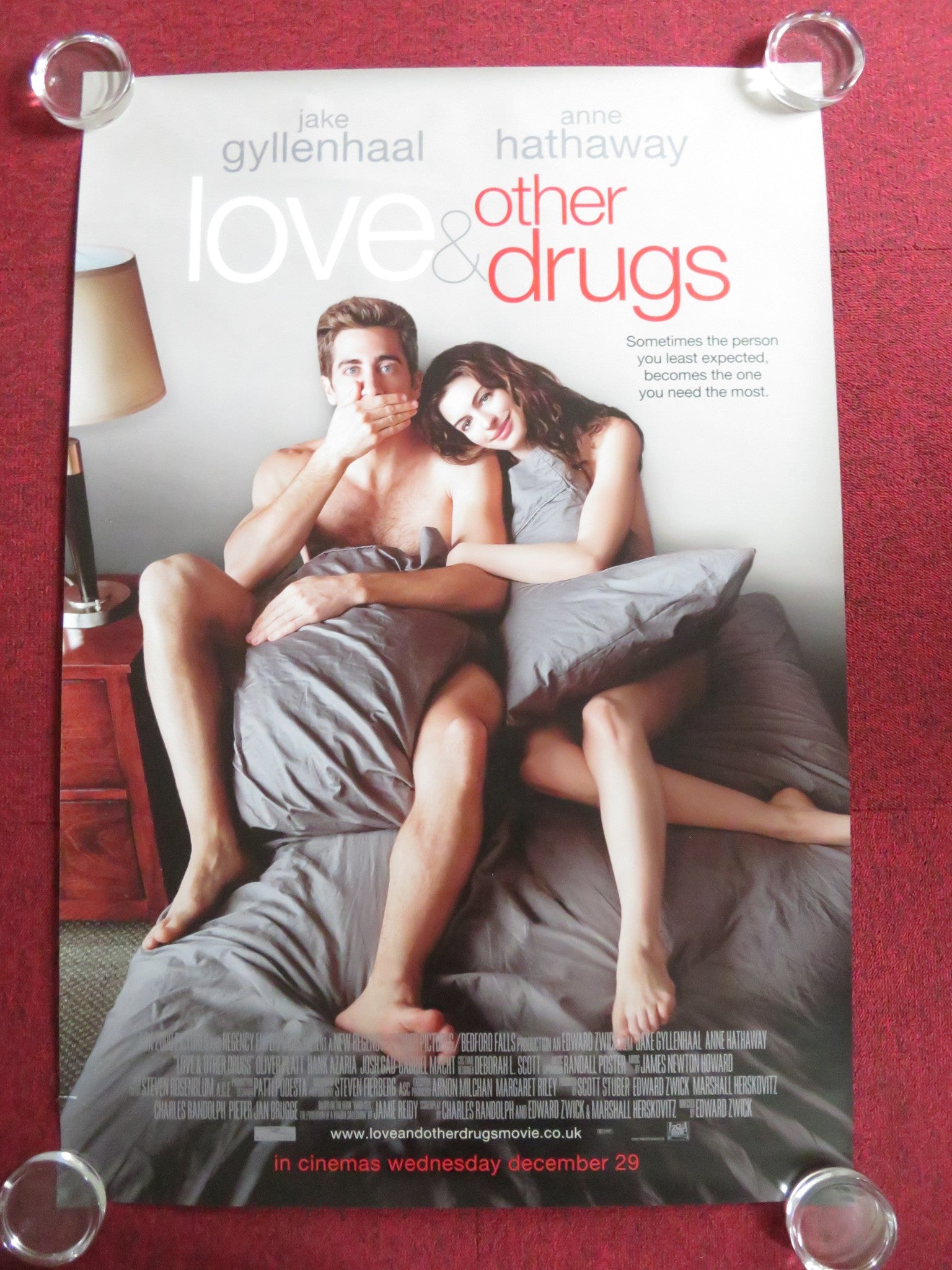 LOVE & OTHER DRUGS - A US ONE SHEET ROLLED POSTER J. GYLLENHAAL A. HATHAWAY 2010 Rendezvous Cinema Movie posters