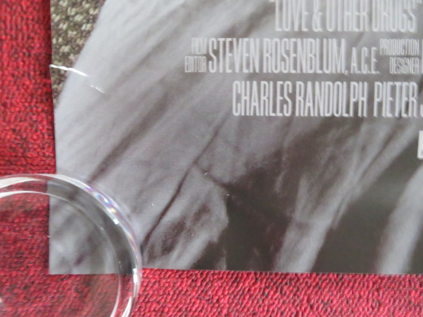 LOVE & OTHER DRUGS - A US ONE SHEET ROLLED POSTER J. GYLLENHAAL A. HATHAWAY 2010 Rendezvous Cinema Movie posters