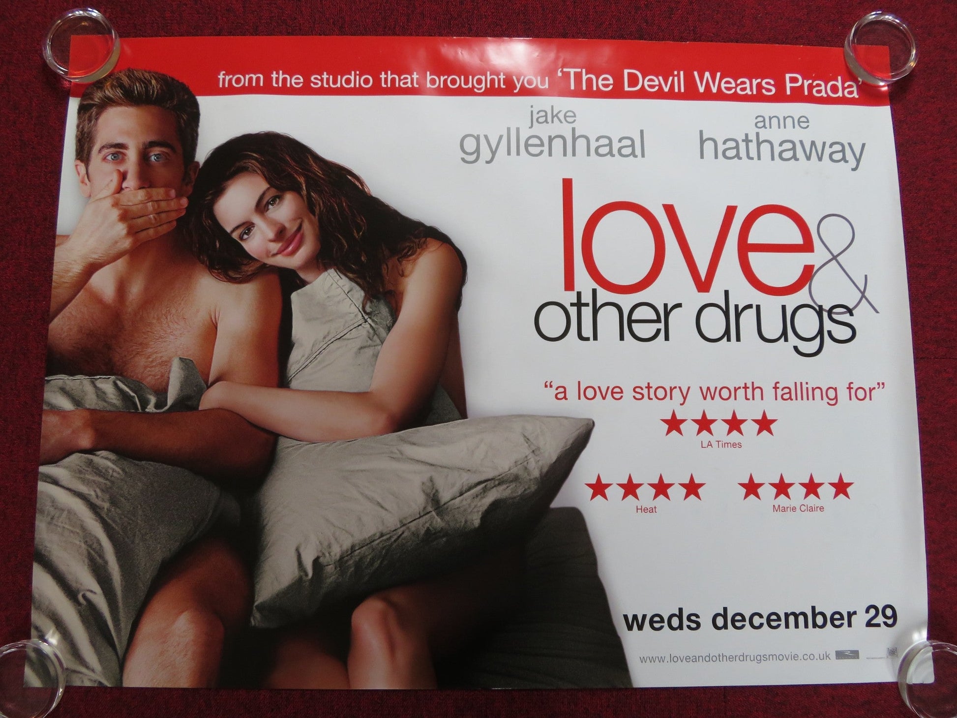 LOVE & OTHER DRUGS UK QUAD (30"x 40") ROLLED POSTER JAKE GYLLENHAAL 2010 Rendezvous Cinema Movie posters