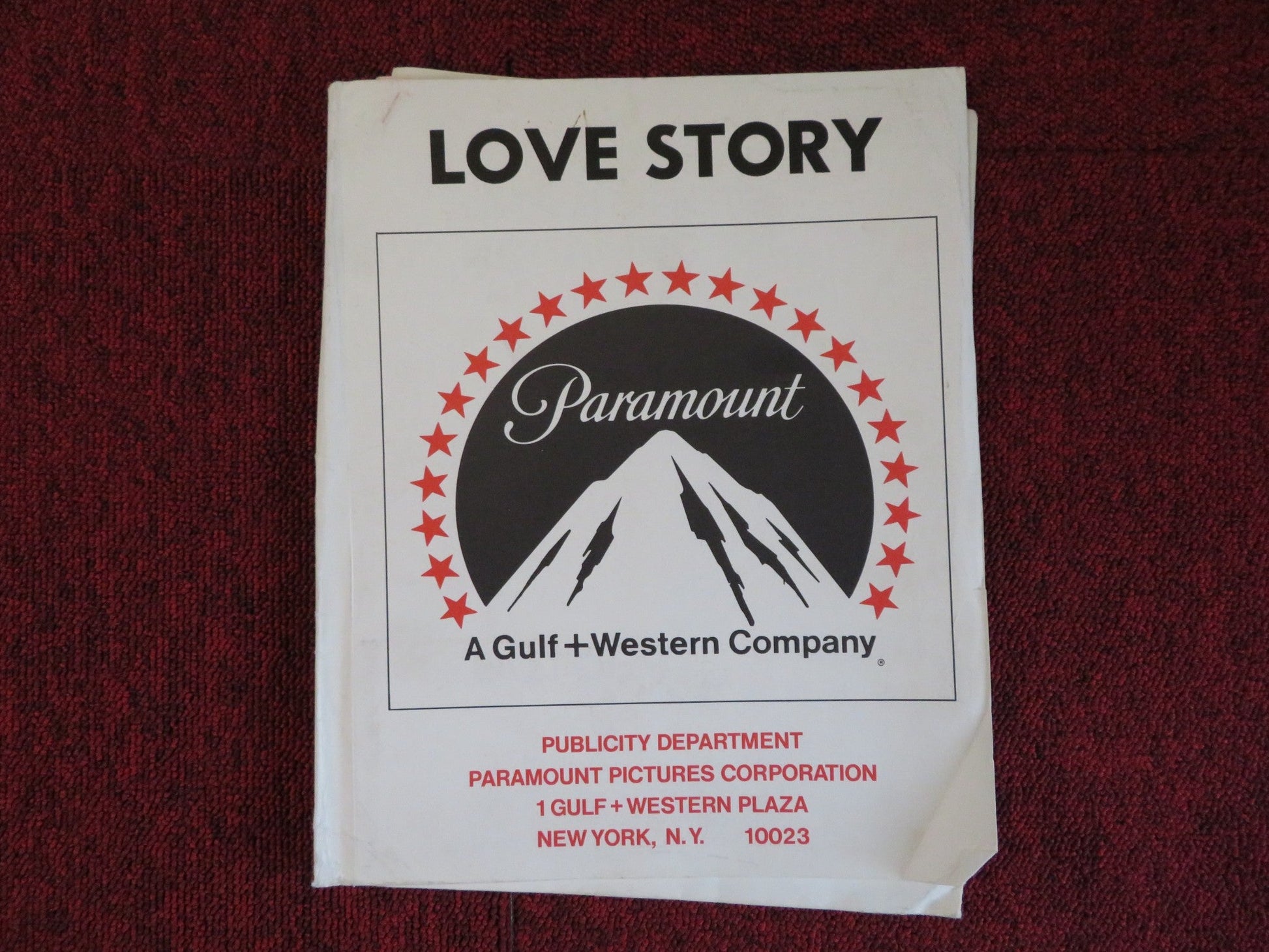 LOVE STORY PRESSKIT PARAMOUNT PICTURES ALI MACGRAW RYAN O'NEAL 1970 Rendezvous Cinema Movie posters
