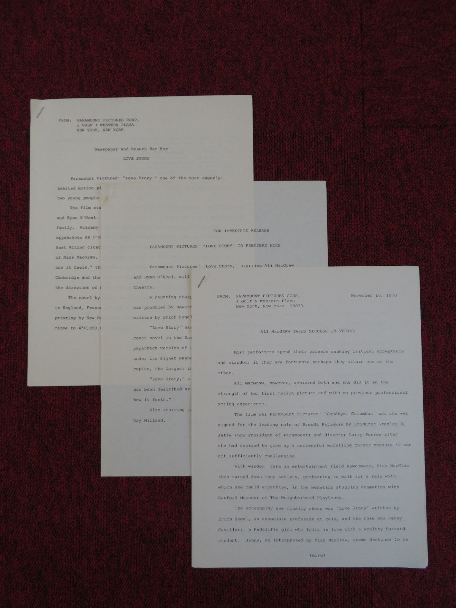 LOVE STORY PRESSKIT PARAMOUNT PICTURES ALI MACGRAW RYAN O'NEAL 1970 Rendezvous Cinema Movie posters