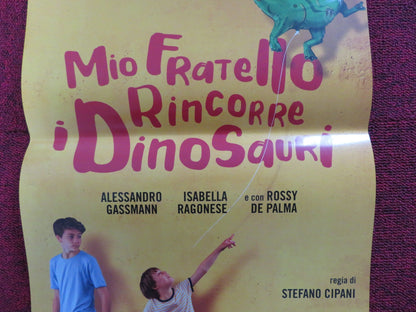 MIO FRATELLO RINCORRE I DINOSAURI ITALIAN LOCANDINA POSTER A. GASSMANN 2019 Rendezvous Cinema Movie posters