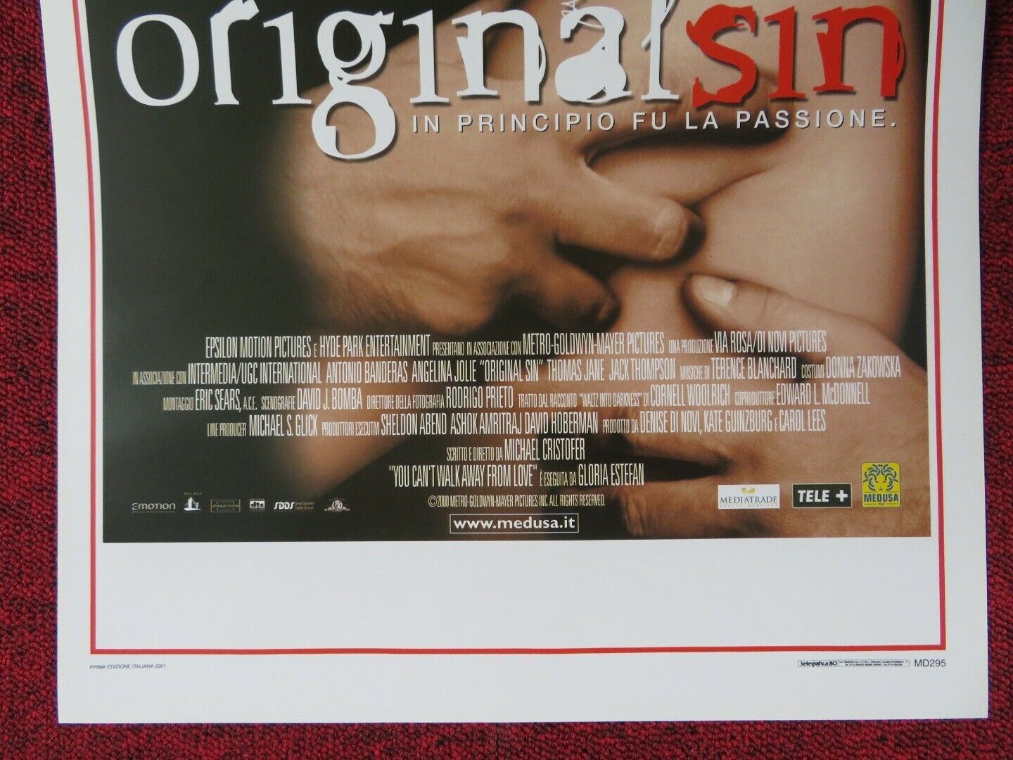 ORIGINAL SIN ITALIAN LOCANDINA (27.5"x13") POSTER ANGELINA JOLIE 2001 Movie posters