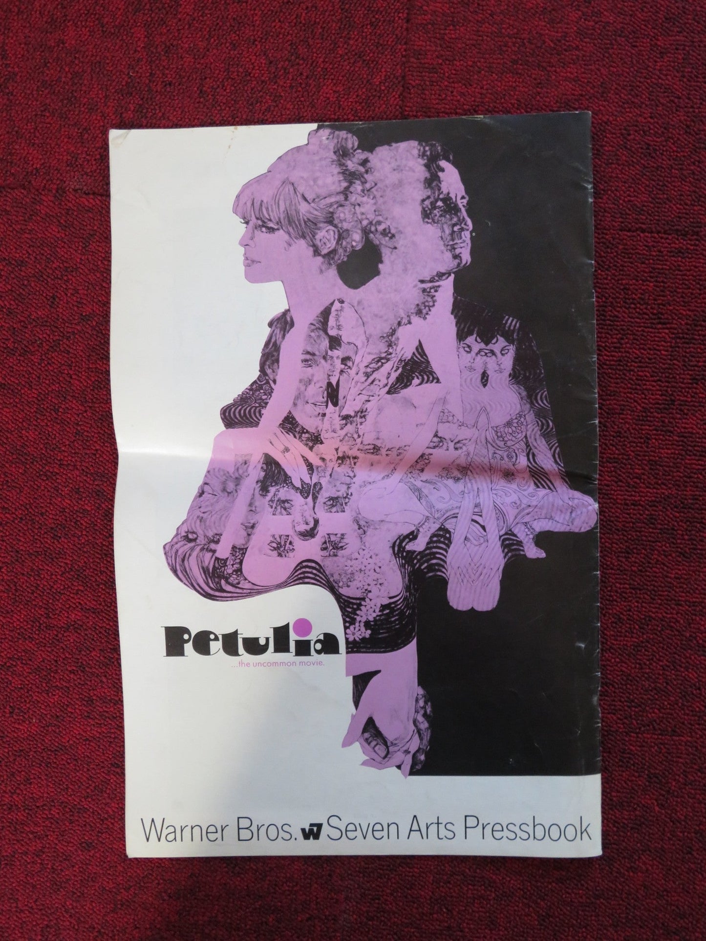 PETULIA UNCUT WARNER BROS. FOLDED PRESS BOOK JULIE CHRISTIE GEORGE C.SCOTT 1968 Rendezvous Cinema Movie posters