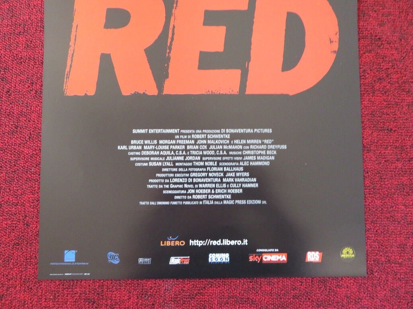 RED ITALIAN LOCANDINA (26.5"x12.5") POSTER BRUCE WILLIS MORGAN FREEMAN 2010 Rendezvous Cinema Movie posters