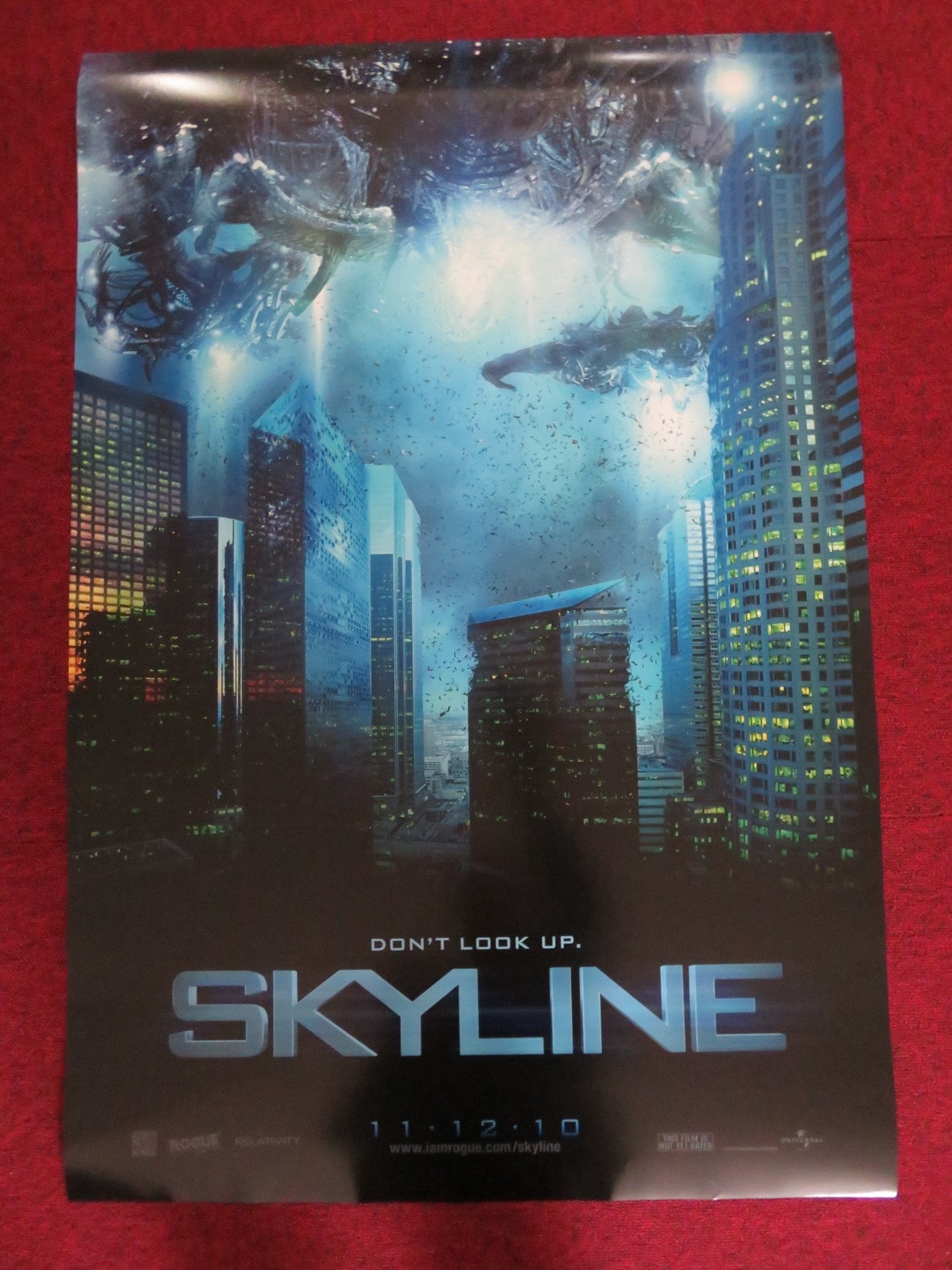 SKYLINE - A US ONE SHEET ROLLED POSTER ERIC BALFOUR SCOTTIE THOMPSON 2010 Rendezvous Cinema Movie posters