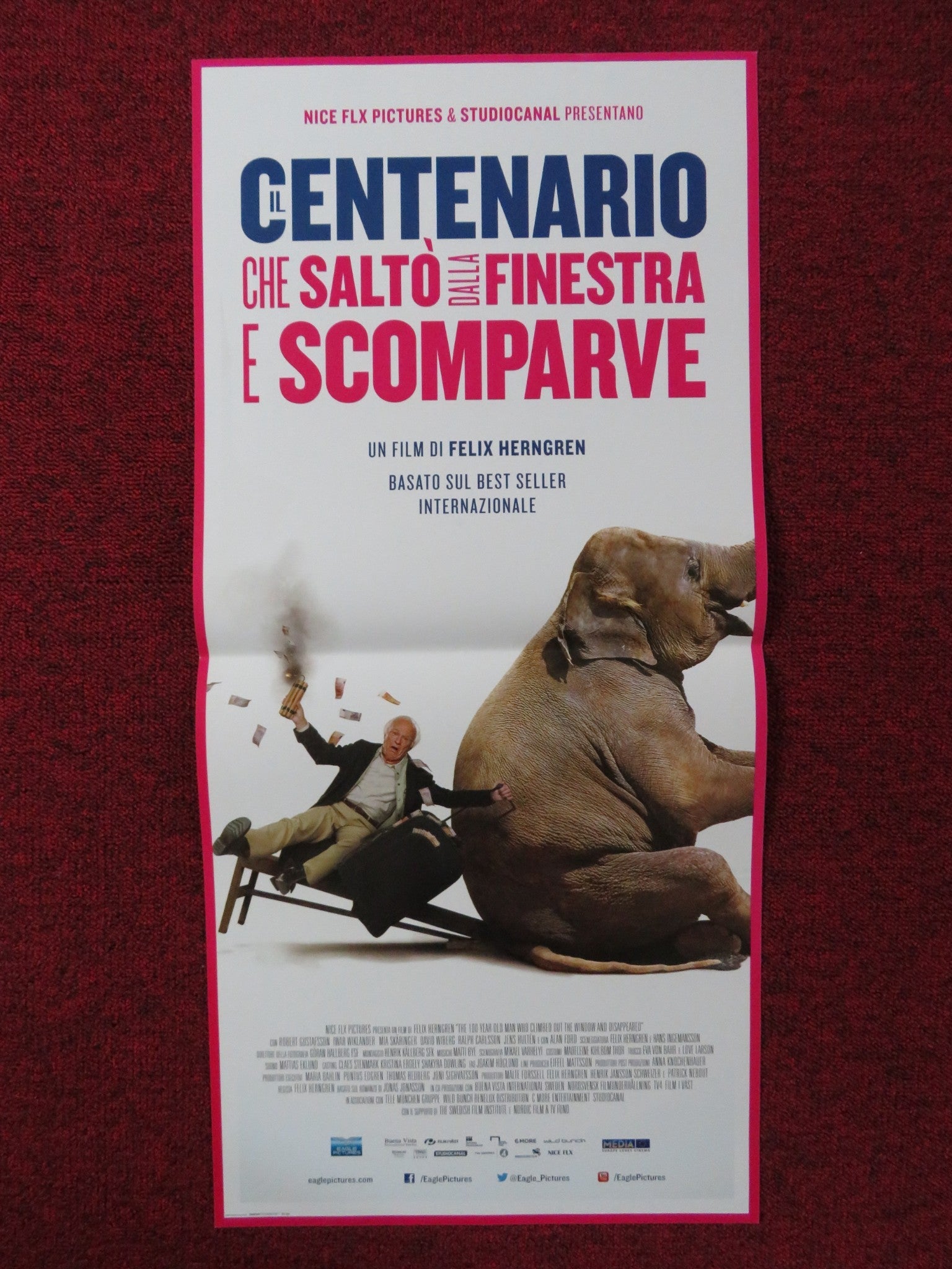 THE 100 YEAR - OLD MAN WHO CLIMBED OUT THE WINDOW.. ITALIAN LOCANDINA POSTER 2013 Rendezvous Cinema Movie posters