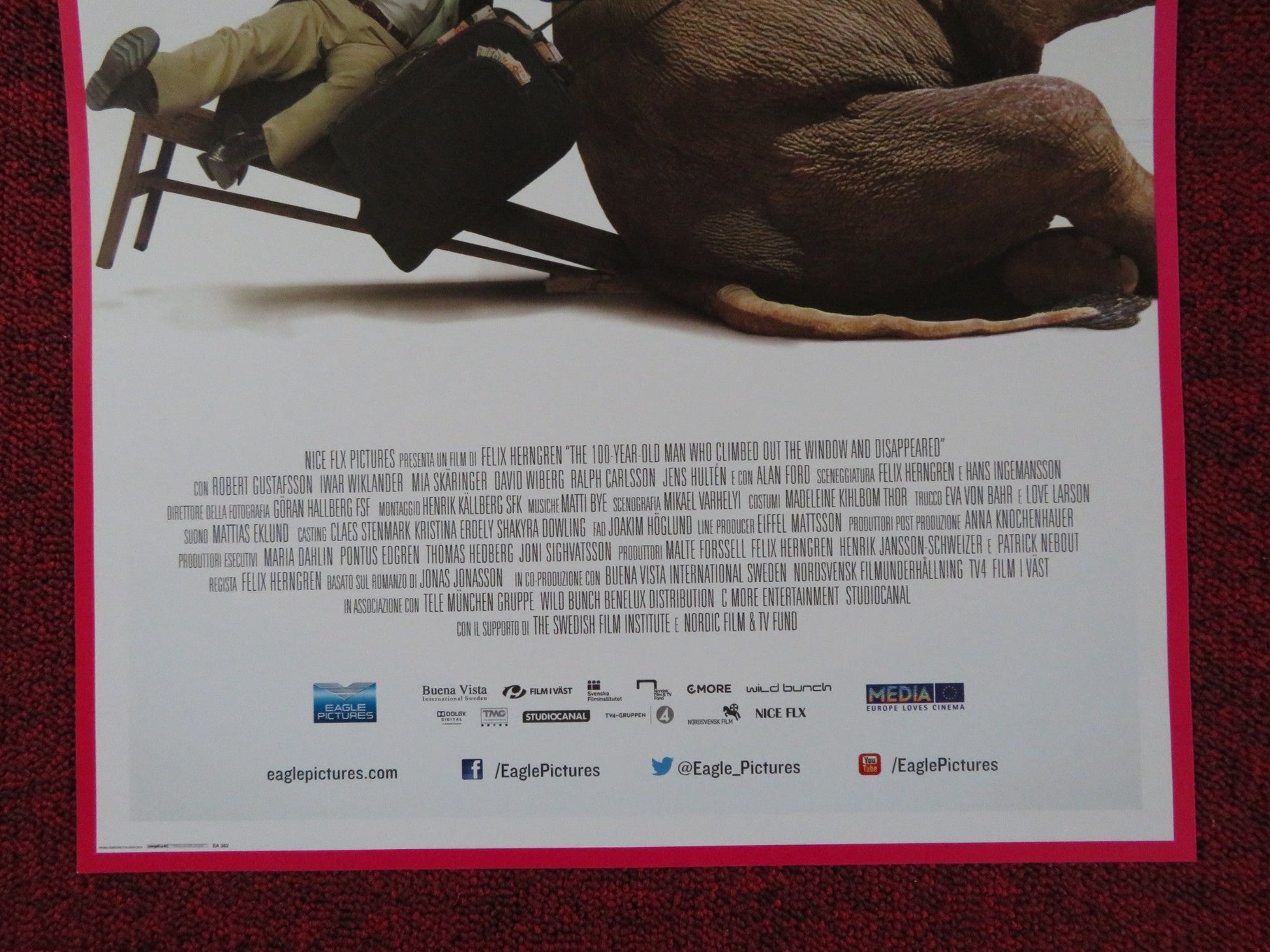 THE 100 YEAR - OLD MAN WHO CLIMBED OUT THE WINDOW.. ITALIAN LOCANDINA POSTER 2013 Rendezvous Cinema Movie posters