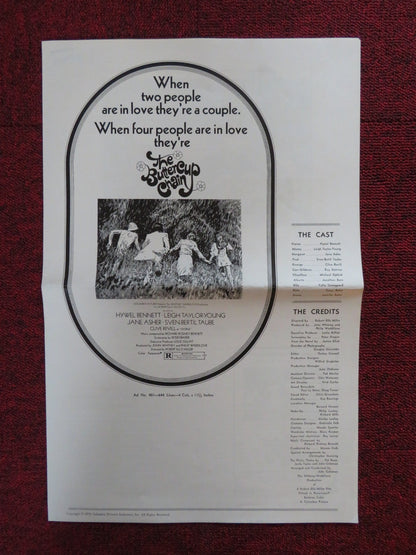 THE BUTTERCUP CHAIN UNCUT COLUMBIA PICTURES FOLDED PRESS BOOK TAYLOR - YOUNG 1970 Rendezvous Cinema Movie posters