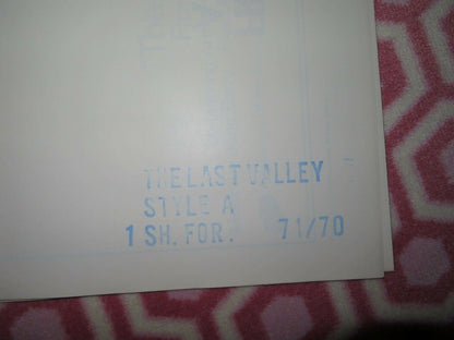 THE LAST VALLEY STYLE A US ONE SHEET POSTER MICHAEL CAINE OMAR SHARIF 1970 Movie posters