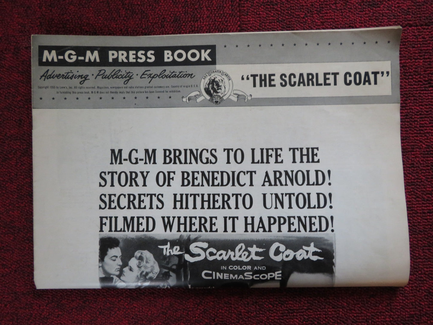 THE SCARLET COAT UNCUT M.G.M FOLDED PRESS BOOK CORNEL WILDE MICHAEL WILDING 1955 Rendezvous Cinema Movie posters