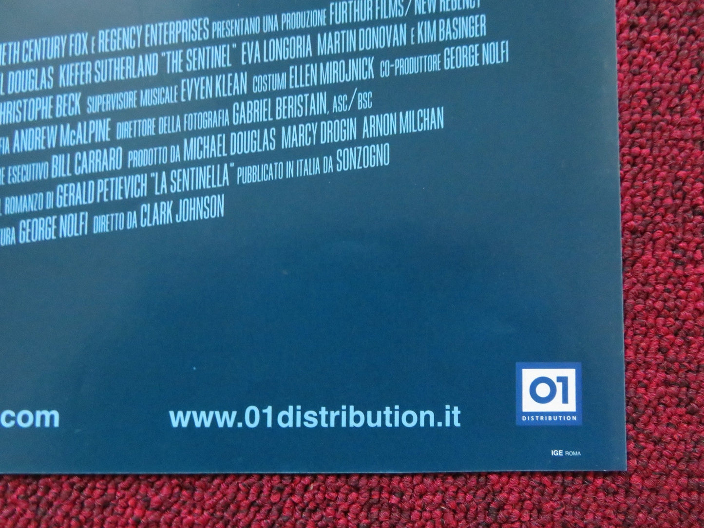 THE SENTINEL - A ITALIAN FOTOBUSTA POSTER MICHAEL DOUGLAS KIEFER SUTHERLAND 2006 Rendezvous Cinema Movie posters