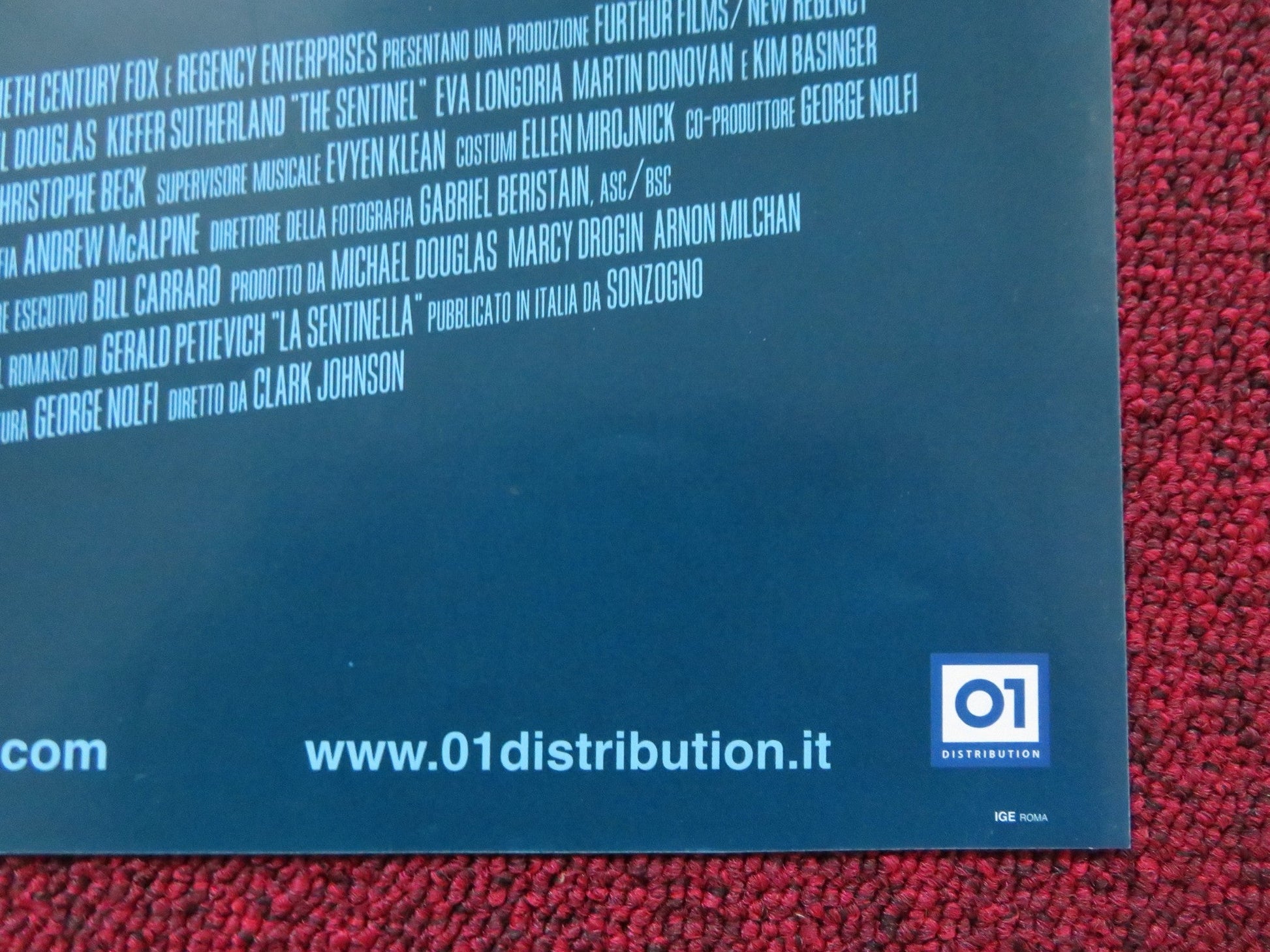 THE SENTINEL - A ITALIAN FOTOBUSTA POSTER MICHAEL DOUGLAS KIEFER SUTHERLAND 2006 Rendezvous Cinema Movie posters