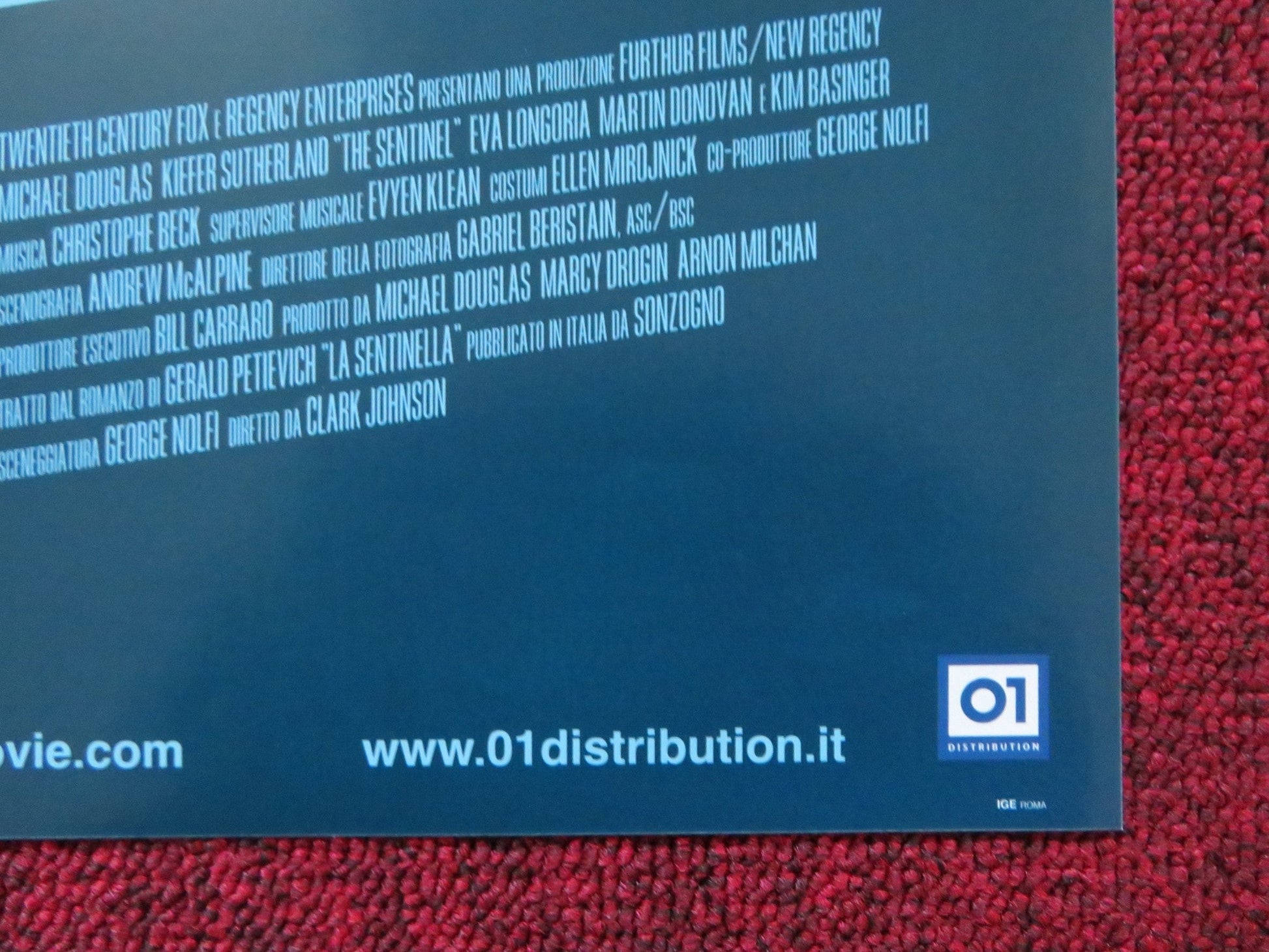 THE SENTINEL - C ITALIAN FOTOBUSTA POSTER MICHAEL DOUGLAS KIEFER SUTHERLAND 2006 Rendezvous Cinema Movie posters