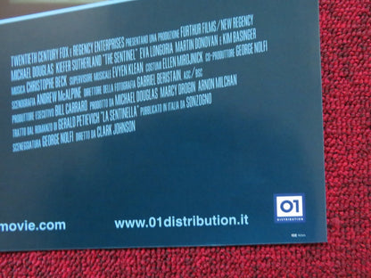 THE SENTINEL - D ITALIAN FOTOBUSTA POSTER MICHAEL DOUGLAS KIEFER SUTHERLAND 2006 Rendezvous Cinema Movie posters