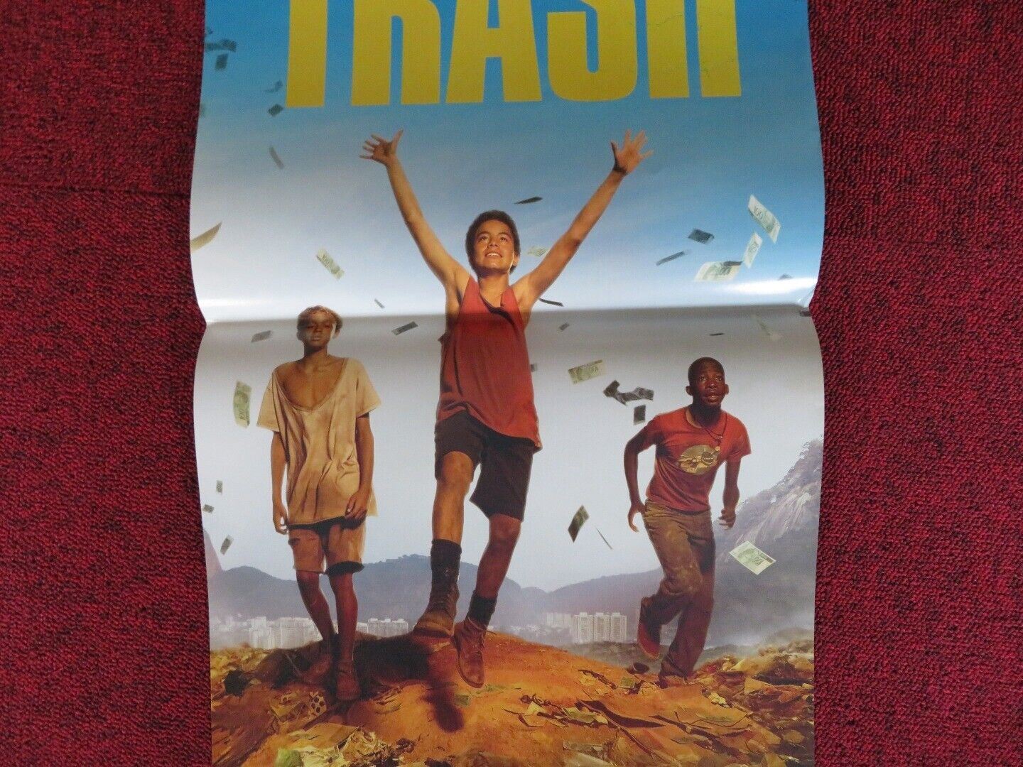 TRASH ITALIAN LOCANDINA (26.5"x12.5") POSTER MARTIN SHEEN 2014 - Rendezvous Cinema