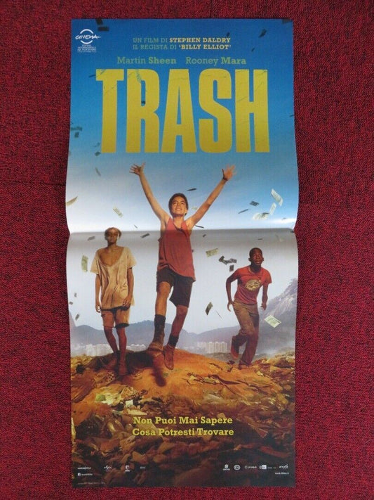 TRASH ITALIAN LOCANDINA (26.5"x12.5") POSTER MARTIN SHEEN 2014 - Rendezvous Cinema