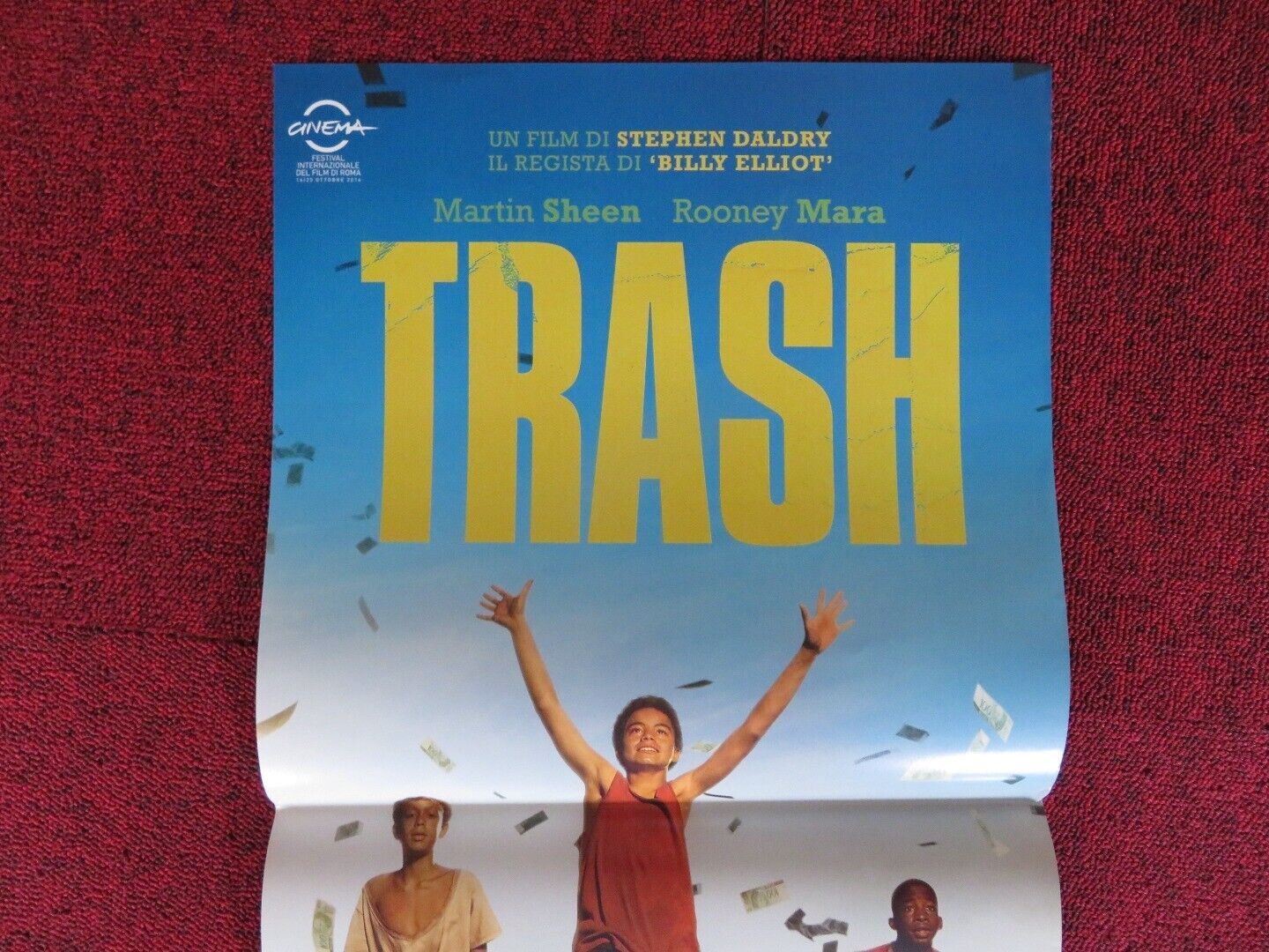 TRASH ITALIAN LOCANDINA (26.5"x12.5") POSTER MARTIN SHEEN 2014 - Rendezvous Cinema