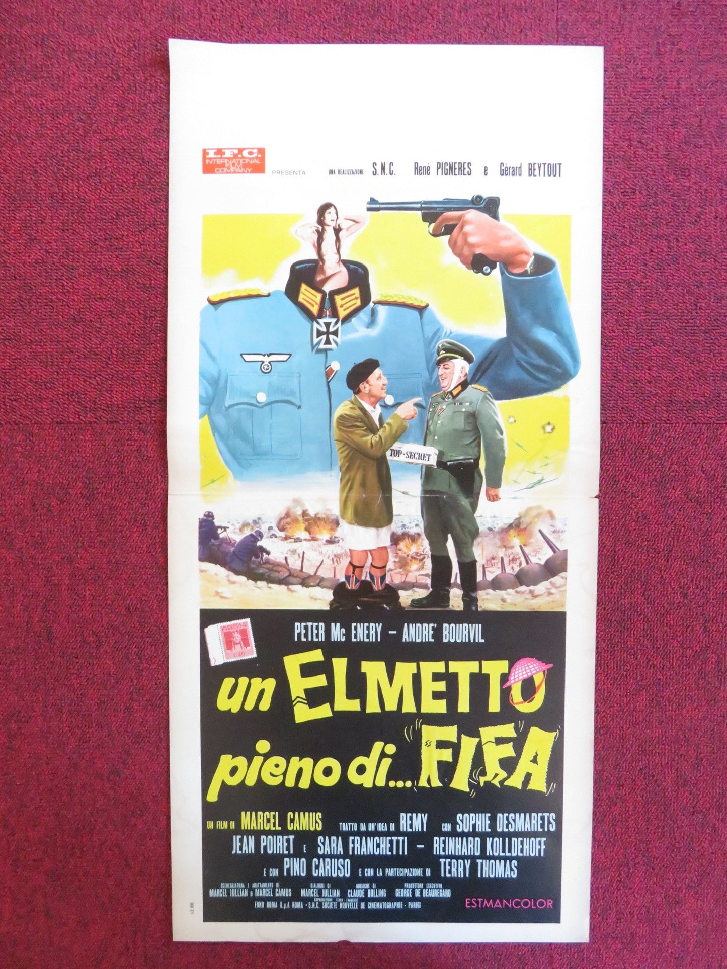 UN ELMETTO PIENO DI... FIFA / ATLANTIC WALL ITALIAN LOCANDINA POSTER 1970 Rendezvous Cinema Movie posters