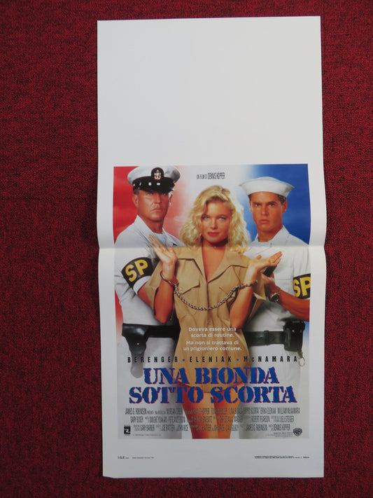UNA BIONDA SOTTO SCORTA / CHASERS ITALIAN LOCANDINA POSTER BERENGER ELENIAK 1994 Rendezvous Cinema Movie posters