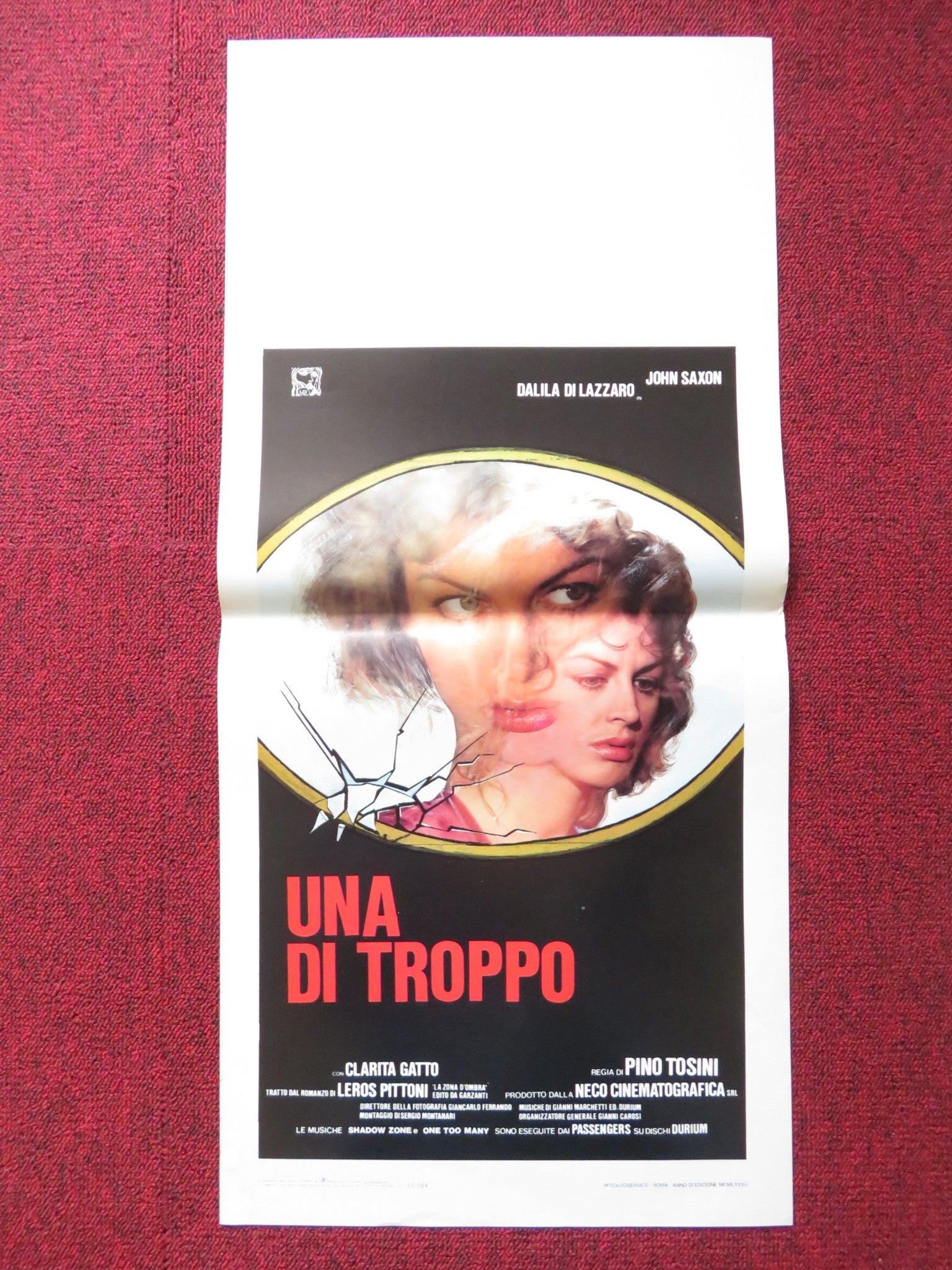 UNA DI TROPPO ITALIAN LOCANDINA POSTER JOHN SAXON DALILA DI LAZZARO 1982 Rendezvous Cinema Movie posters