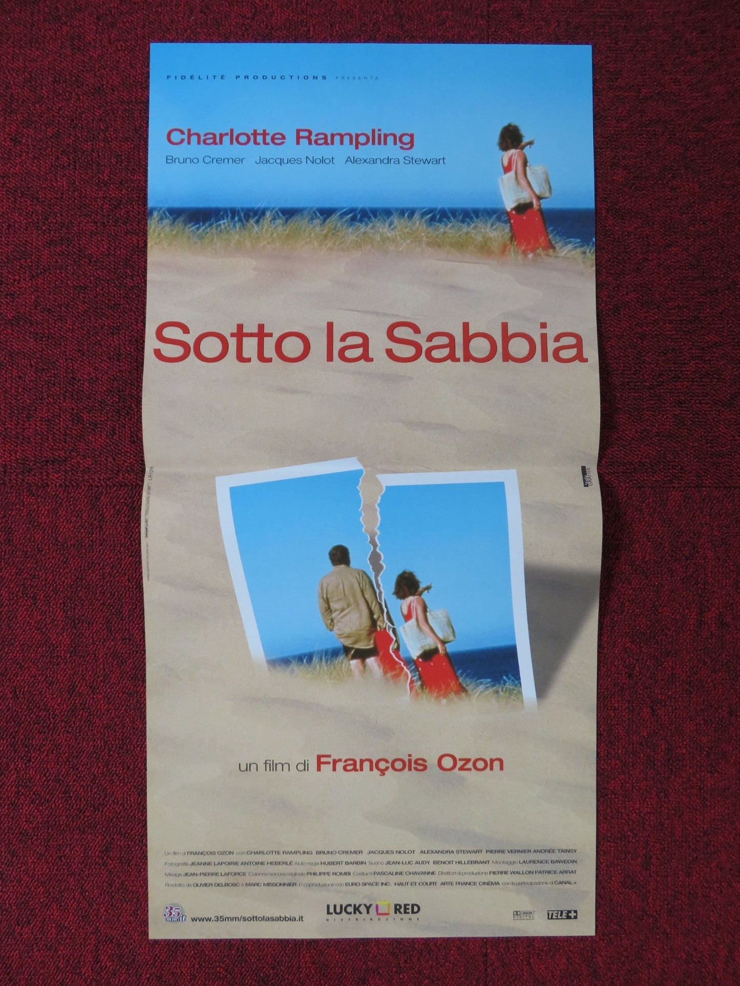 UNDER THE SAND ITALIAN LOCANDINA POSTER CHARLOTTE RAMPLING JACQUES NOLOT 2000 Rendezvous Cinema Movie posters