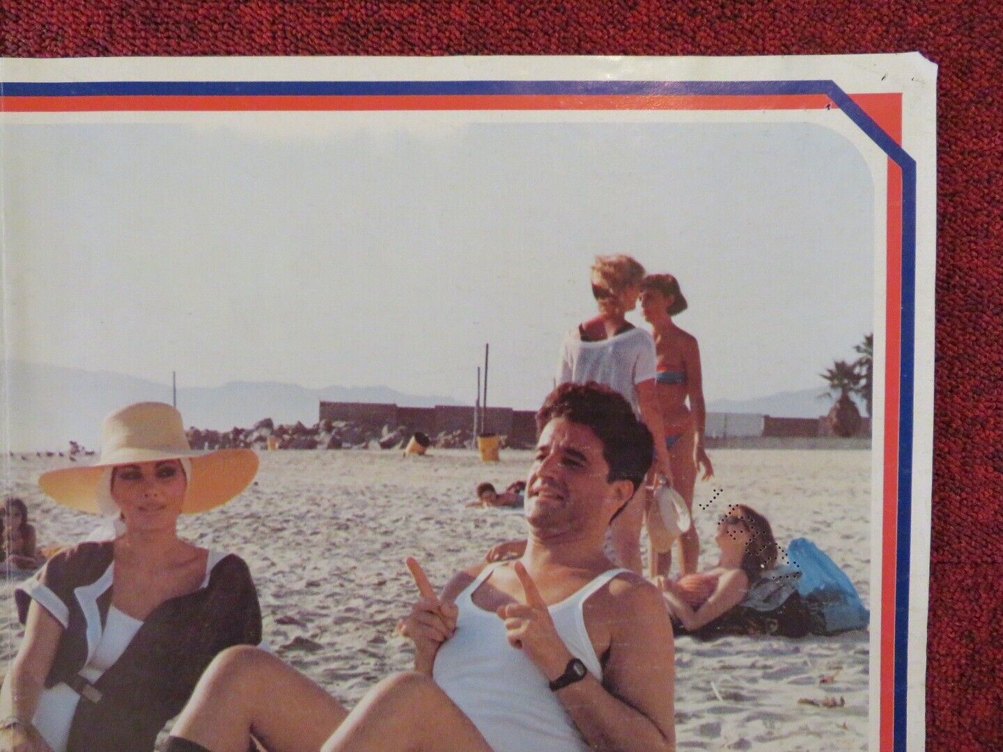 VACANZE IN AMERICA ITALIAN FOTOBUSTA POSTER JERRY CALA CHRISTIAN DE SICA 1984 - Rendezvous Cinema