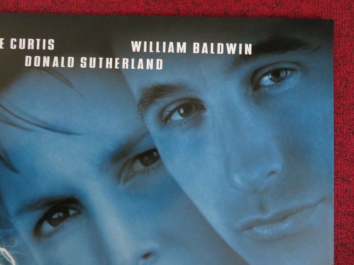 VIRUS US ONE SHEET ROLLED POSTER JAMIE LEE CURTIS DONALD SUTHERLAND 1999 Movie posters