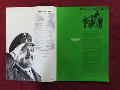 VIVA MAX - PRESSBOOK UNCUT COMMOMWEALTH UNITED PETER USTINOV PAMELA TIFFIN 1969 Rendezvous Cinema Movie posters