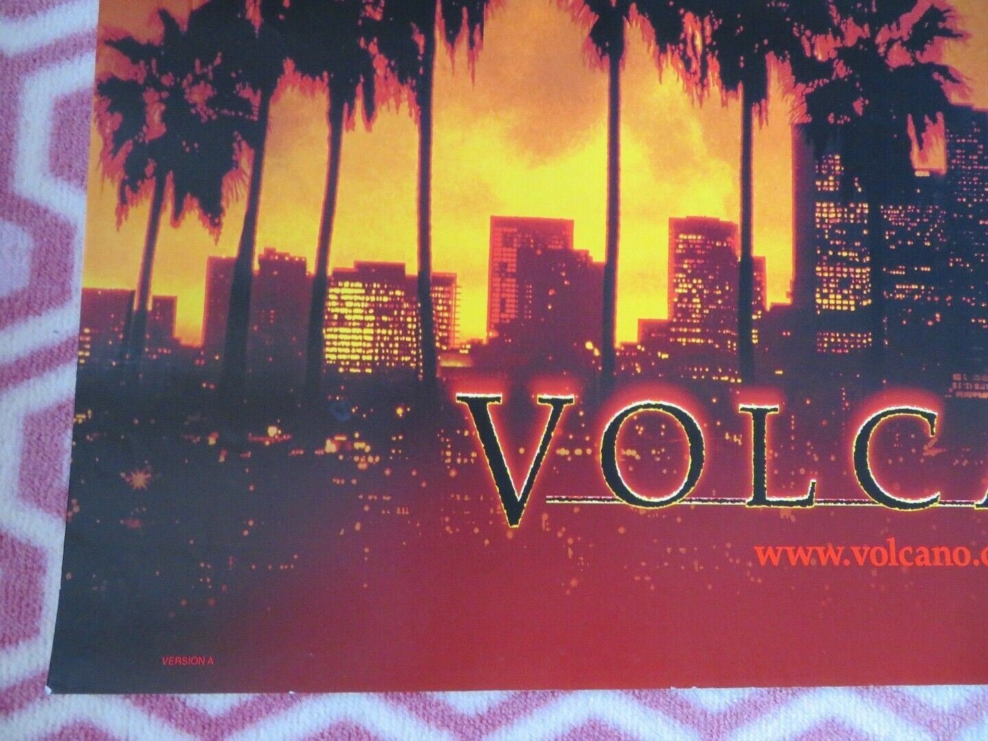 VOLCANO US ONE SHEET ROLLED POSTER VERSION A 1997 TOMMY LEE JONES Rendezvous Cinema Movie posters